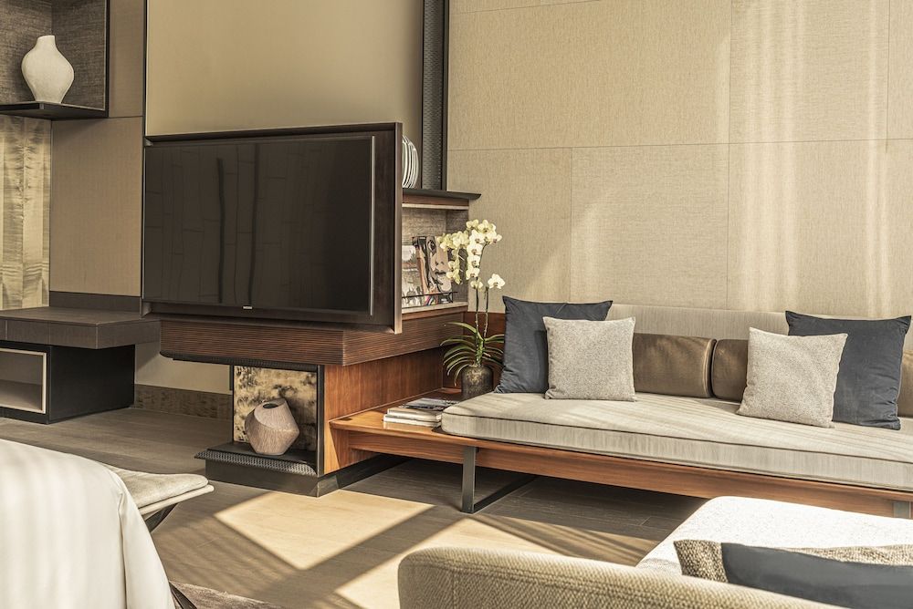 Premier Room, River View (King)