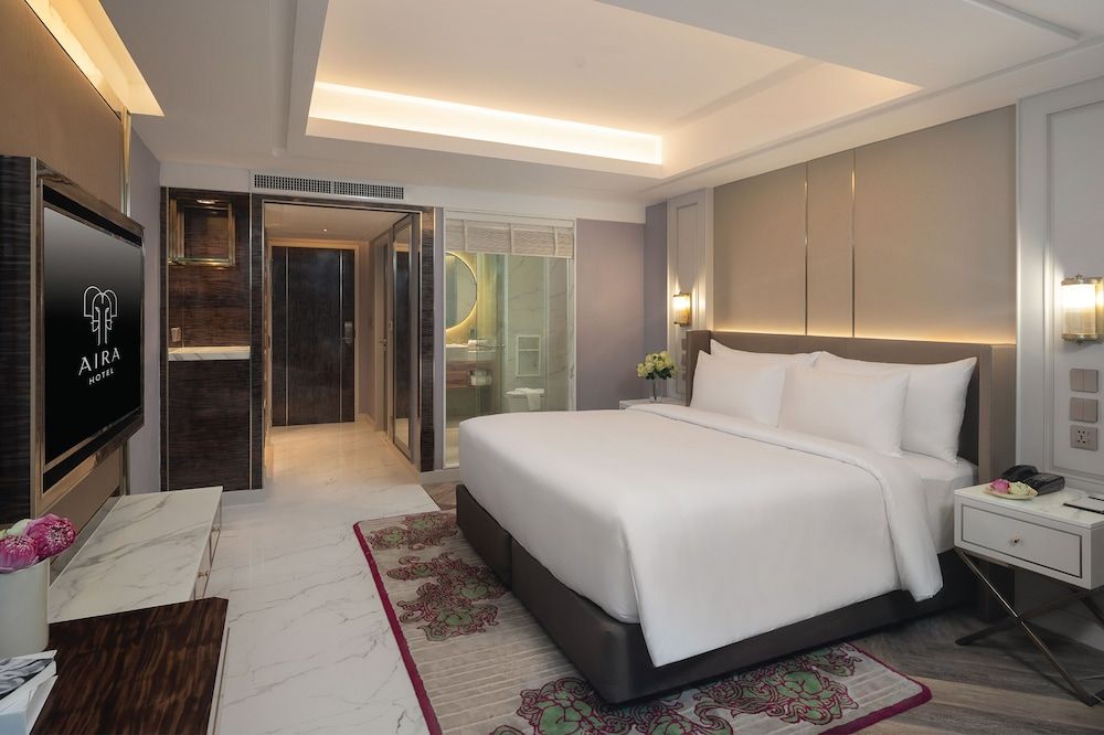Premier King room with City View