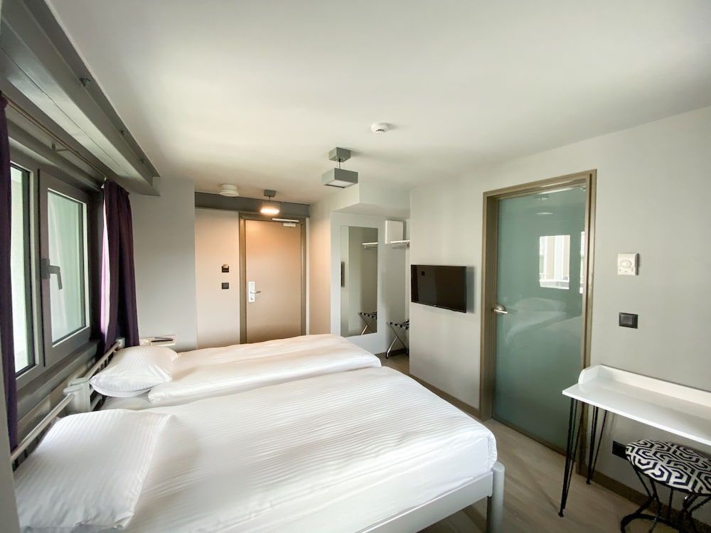 undefined Eresin Hotels Express