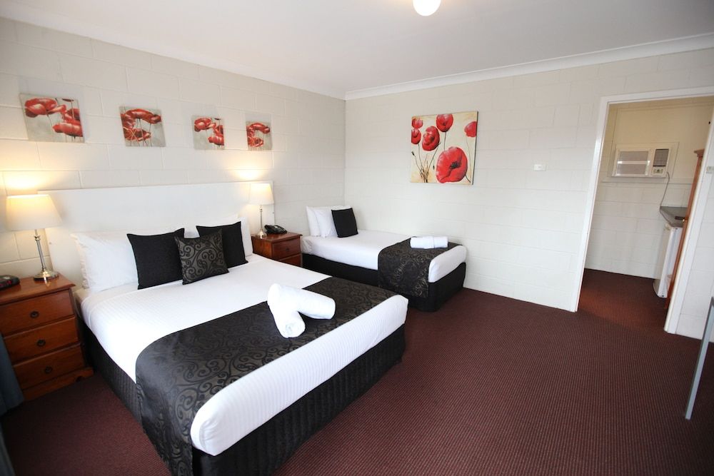 Clare Valley Motel Queen & Single