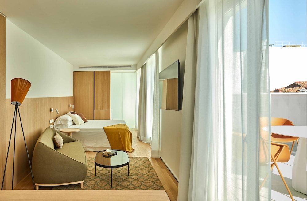 60 Balconies Iconic Exclusive Studio