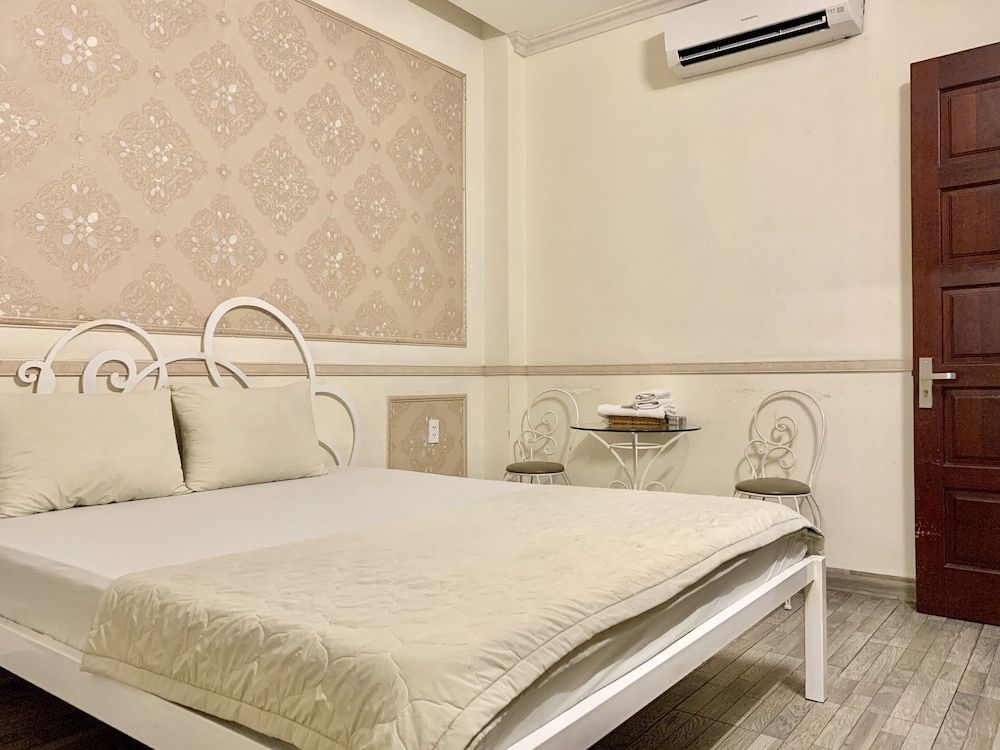 Bao Ngoc Hotel Double Room 9