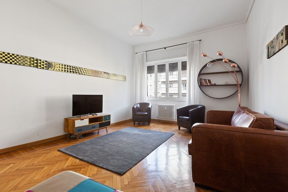 Roomy Apartment Duomo & San Babila Apartment, 2 Bedrooms, Non Smoking 13