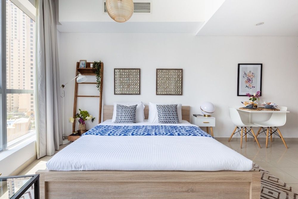 undefined Dazzling & Artistic Studio Apartment In Dubai Marina 5