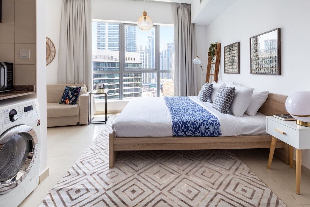 undefined Dazzling & Artistic Studio Apartment In Dubai Marina 7