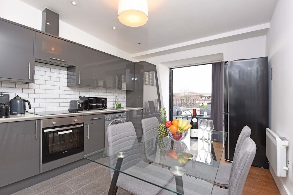 undefined Modern & Spacious 2 Bed Apartment at Clapham Junction