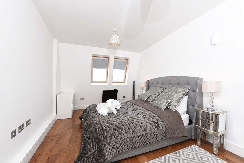 undefined Modern & Spacious 2 Bed Apartment at Clapham Junction 9