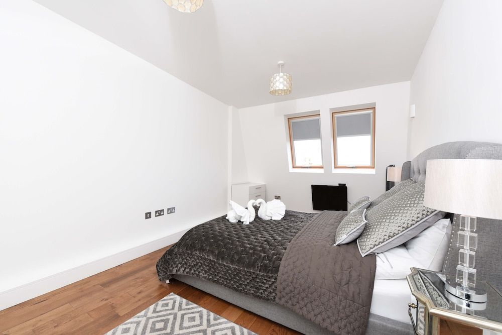 undefined Modern & Spacious 2 Bed Apartment at Clapham Junction 8