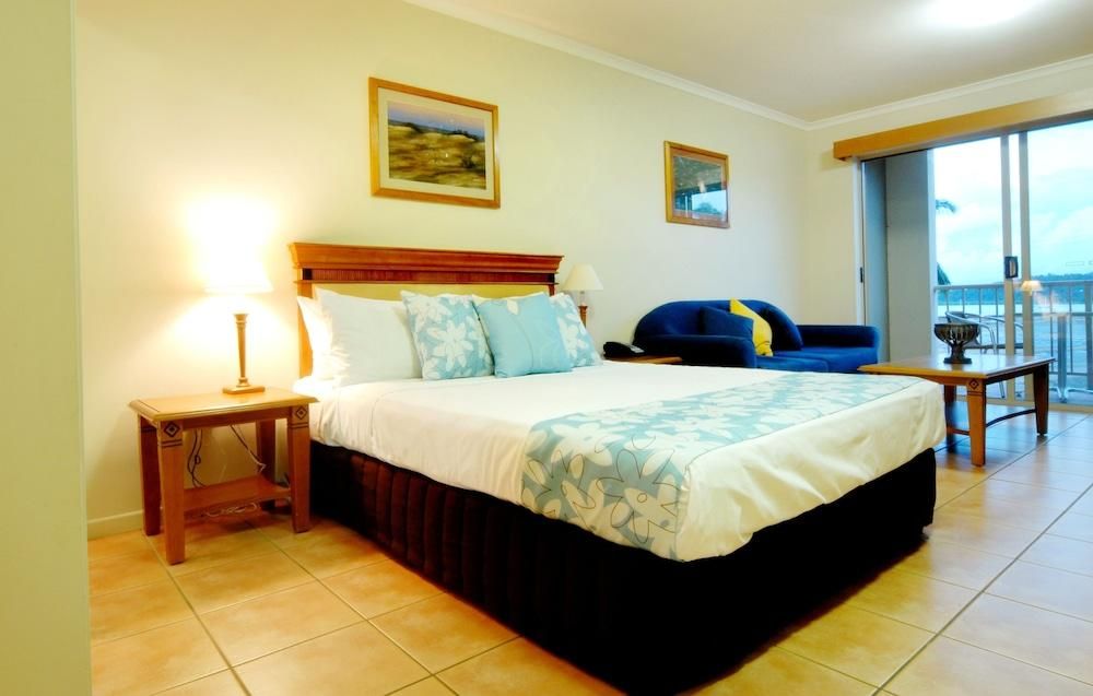Top Floor Studio Spa Suite with Marina Views