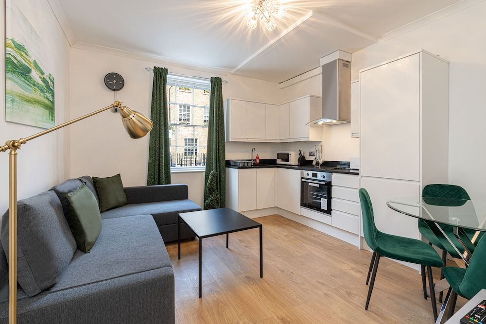 undefined Cozy 1 Bedroom Flats in Paddington 4