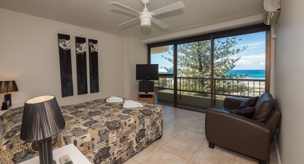 Norfolk Luxury Beachfront Apartments Deluxe Apartment, 1 Bedroom 3