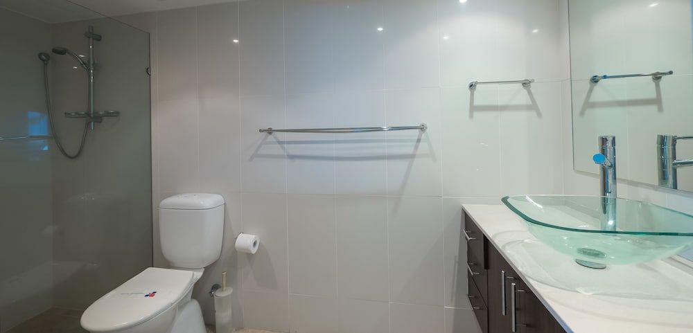 Norfolk Luxury Beachfront Apartments Deluxe Apartment, 1 Bedroom 9