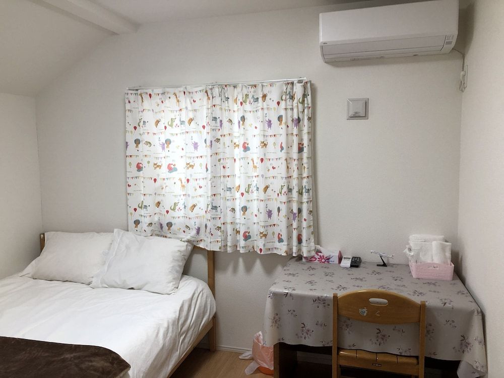 Room (2)