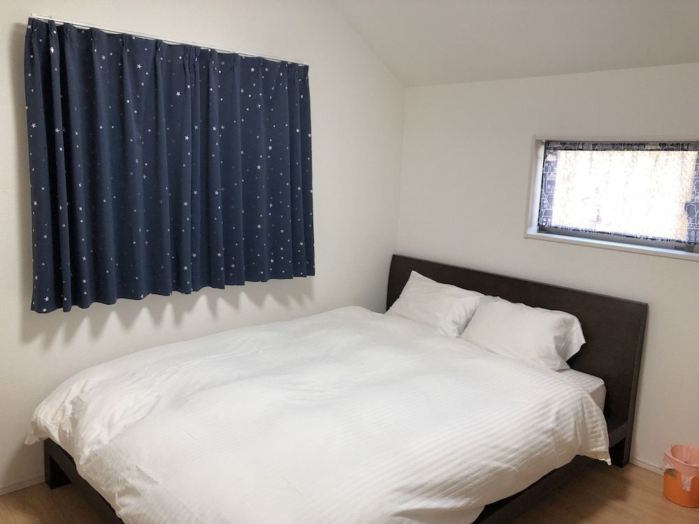 Room (1)
