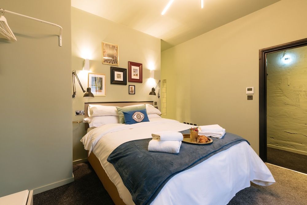 The Warwick by Aura Collection Classic Double Room 7