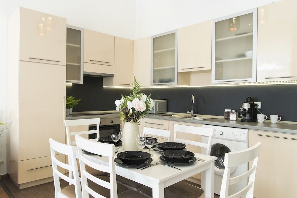 Real Apartments Revay Deluxe Apartment 7