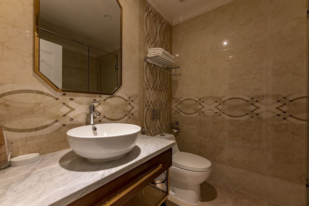 Golden Tree Hotel & Apartment Basement Apartment 5