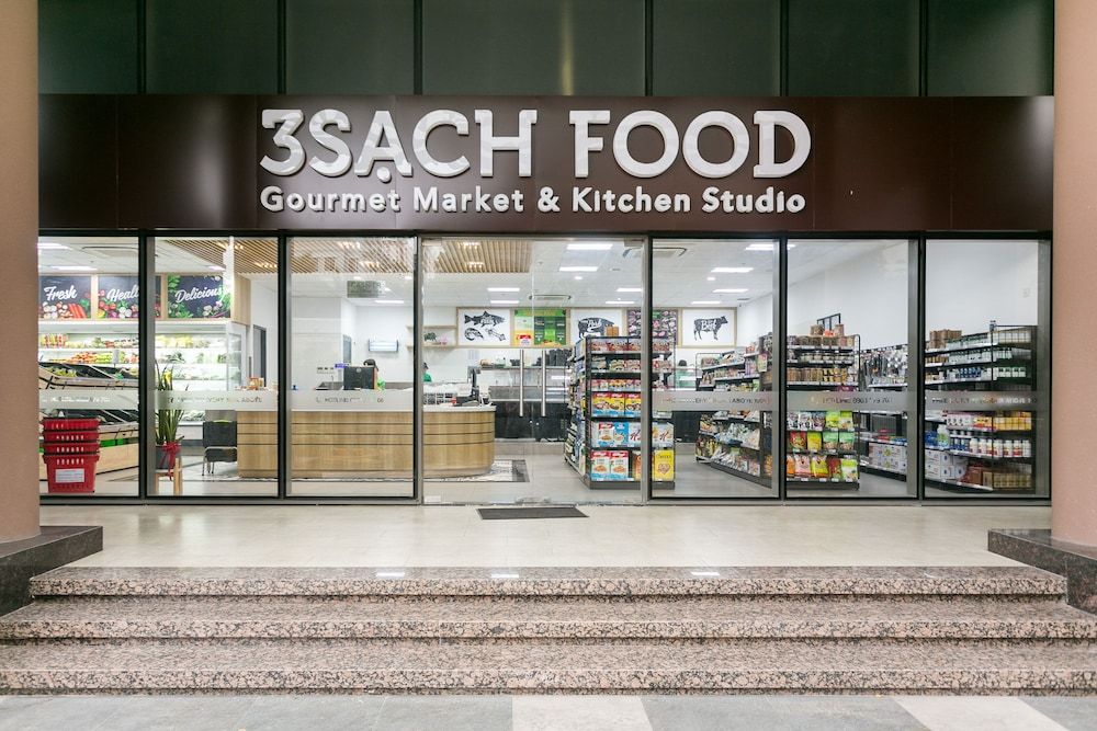 undefined Justay Tresor Bach Dang River