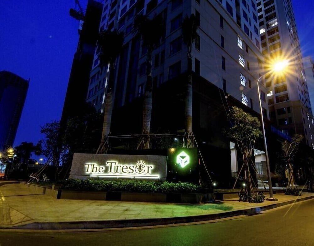 undefined Justay Tresor Bach Dang River 8