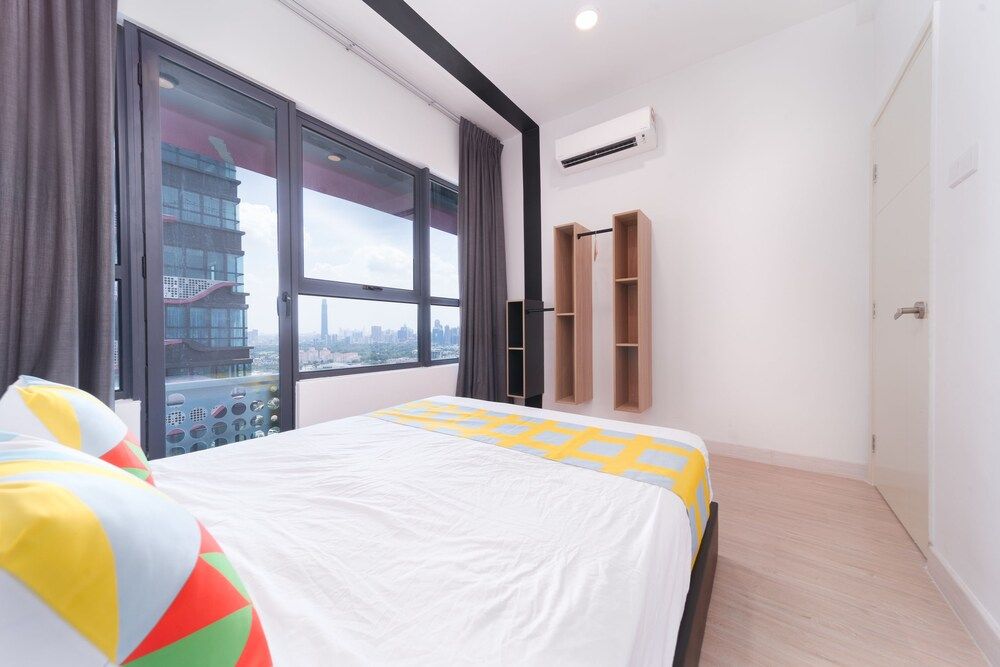 OYO Home 89396 Indescribable 3br Arte Plus Classic Room 4