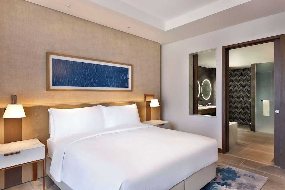 Executive Room, 1 King Bed (Theme Park Access)