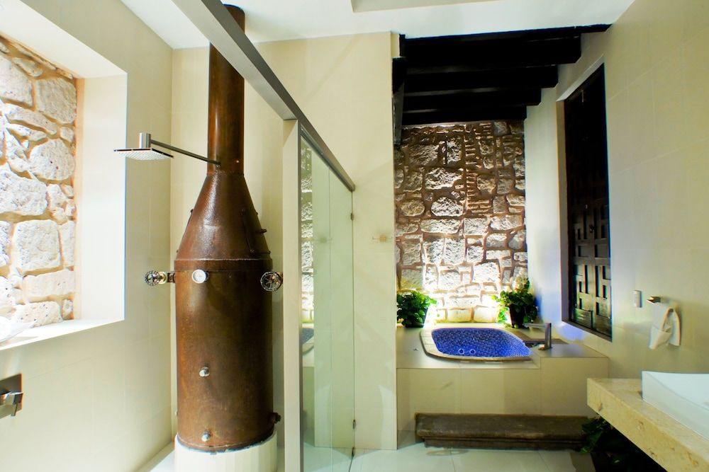 Cantera Diez Hotel Boutique Junior Suite King Size Bed 3