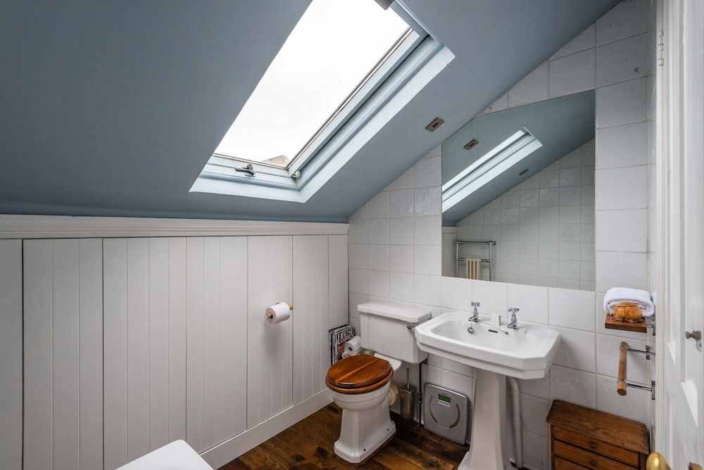 Charming Chiswick Home Near Ravenscourt Park by Underthedoormat House (2 Bedrooms) 16