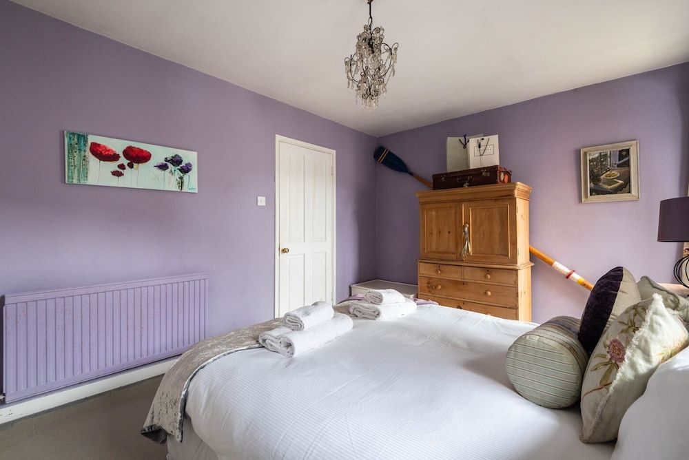 Charming Chiswick Home Near Ravenscourt Park by Underthedoormat House (2 Bedrooms) 5