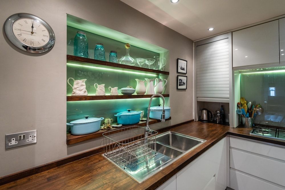 undefined Charming Chiswick Home Near Ravenscourt Park by Underthedoormat 4