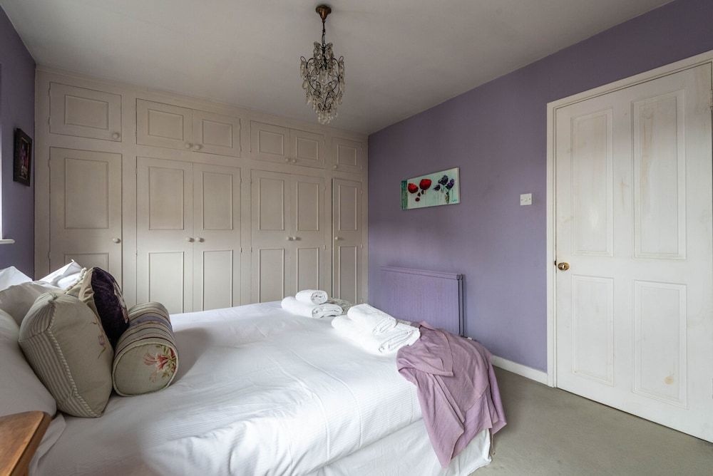 Charming Chiswick Home Near Ravenscourt Park by Underthedoormat House (2 Bedrooms) 4