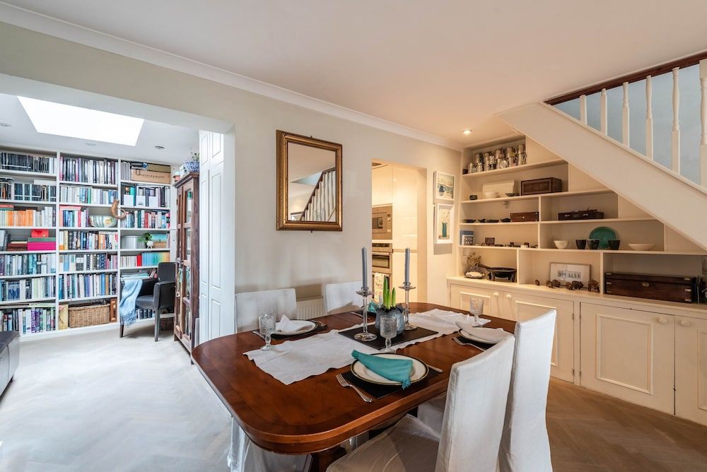 undefined Charming Chiswick Home Near Ravenscourt Park by Underthedoormat 6