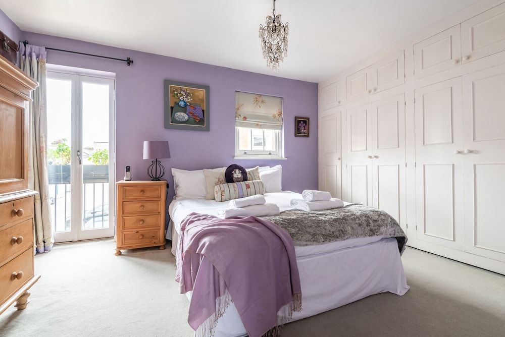 undefined Charming Chiswick Home Near Ravenscourt Park by Underthedoormat