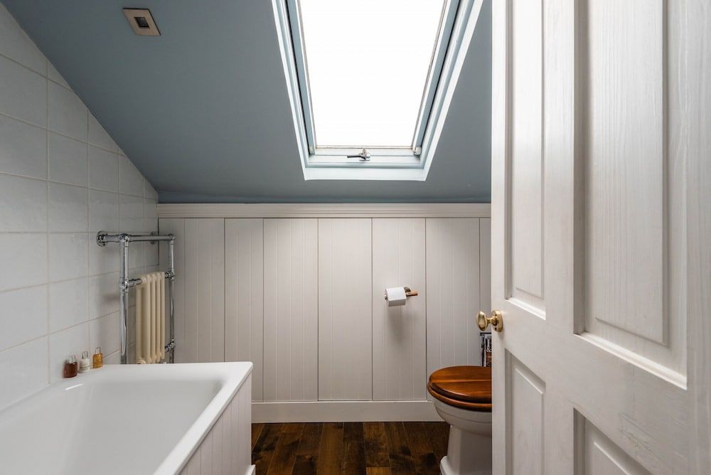 Charming Chiswick Home Near Ravenscourt Park by Underthedoormat House (2 Bedrooms) 13