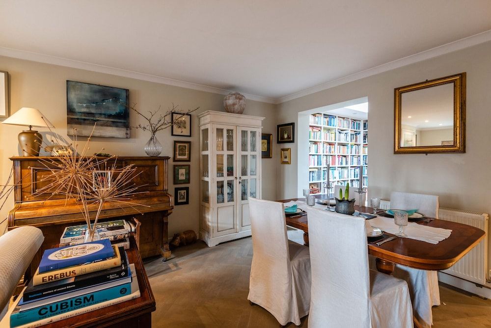 undefined Charming Chiswick Home Near Ravenscourt Park by Underthedoormat 7