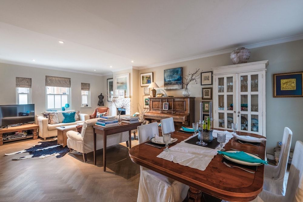 undefined Charming Chiswick Home Near Ravenscourt Park by Underthedoormat 8