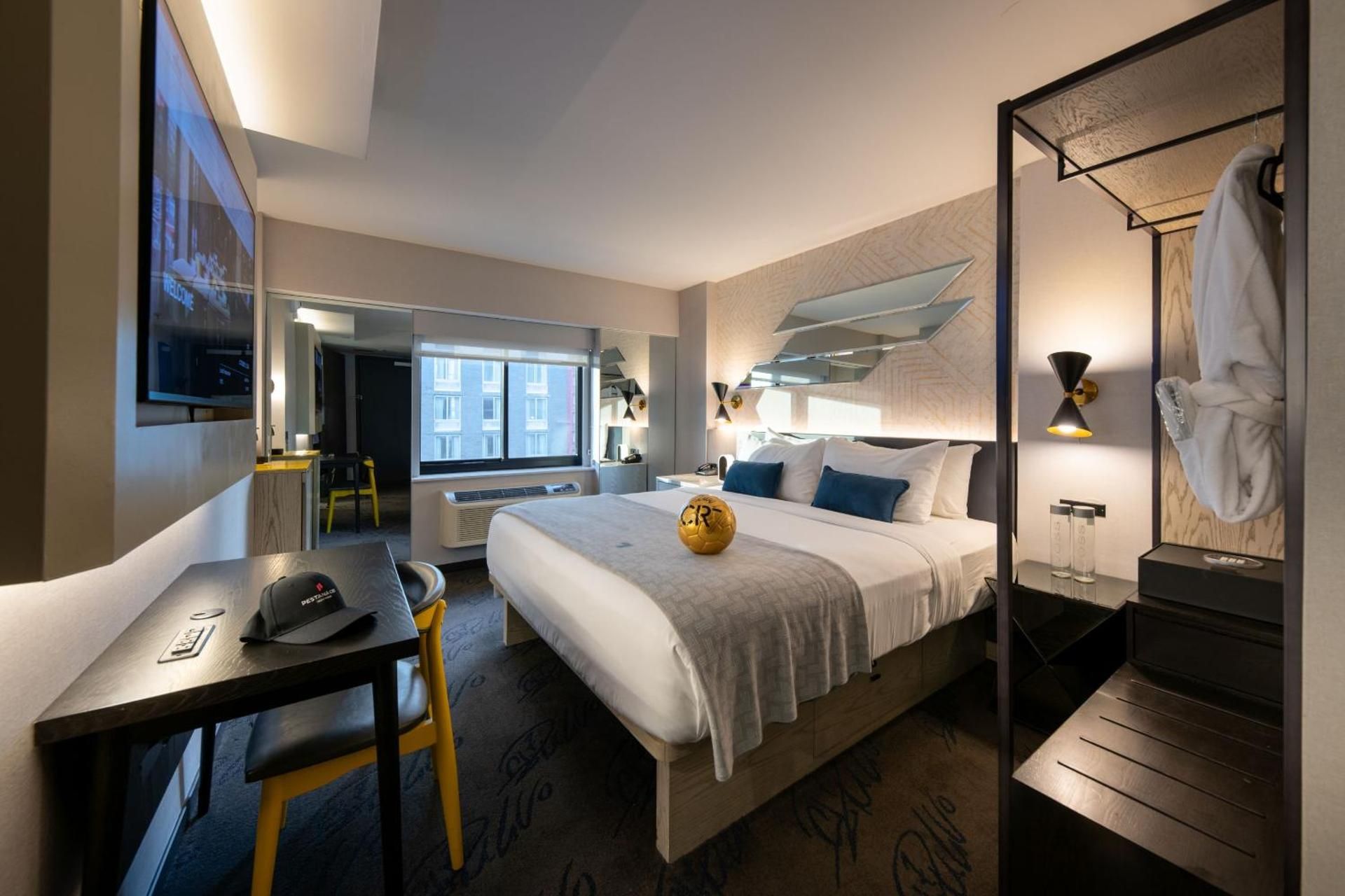 Deluxe King Room ADA