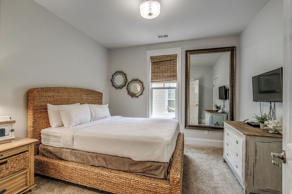 North Beach Resort & Villas 4985 Whitepoint Four Bedroom House 2