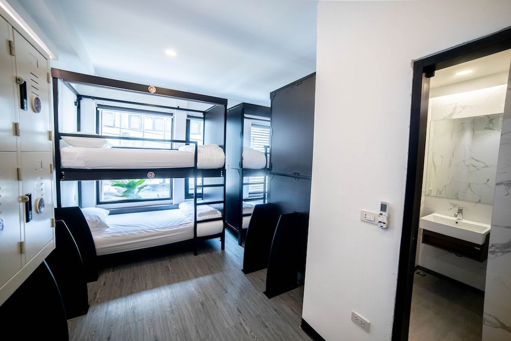 undefined Another Day in Bangkok A D B 08 Express - Hostel 3