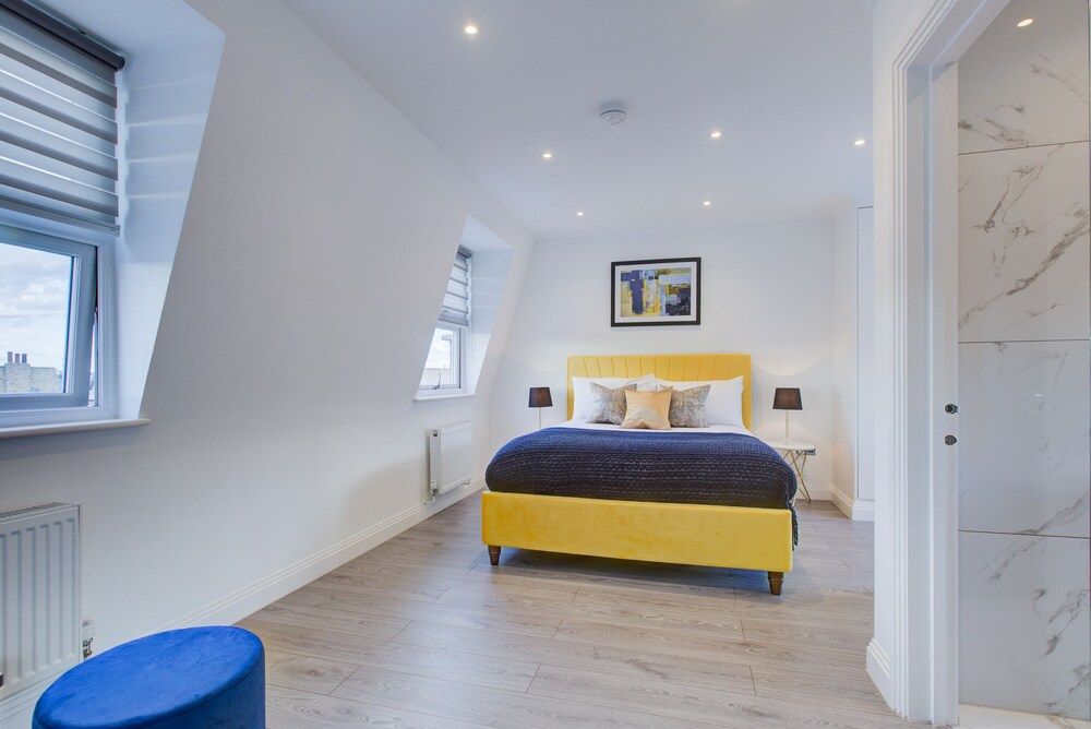 Contemporary 3-bed Apartment in Fulham, London