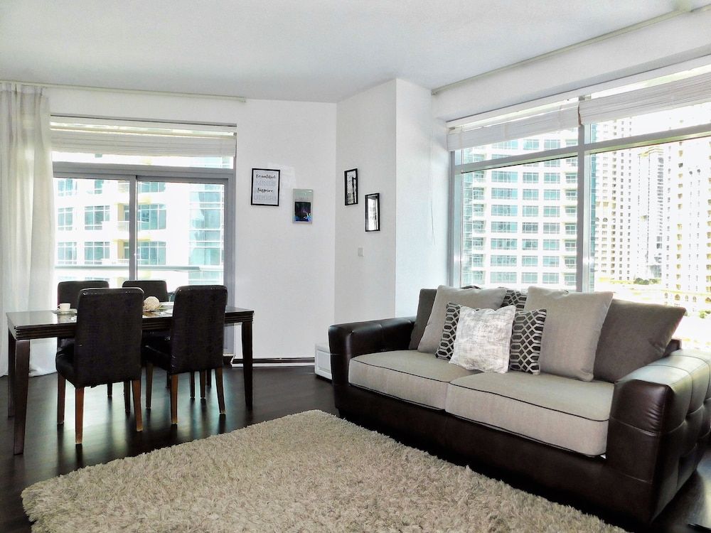 undefined Luton Vacation Homes Park Island 8