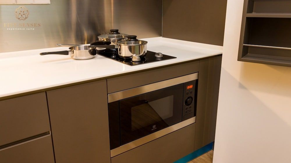 Ceylonz Suite by Five Senses Presidential Studio 9