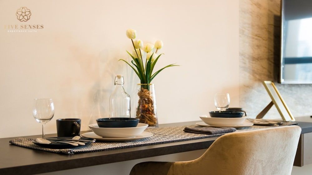 Ceylonz Suite by Five Senses Presidential Studio 4