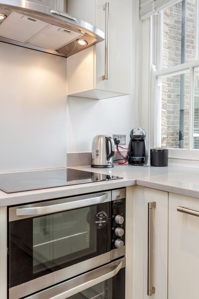 undefined Stylish 3 Bed 3 bath in Kens High St 9