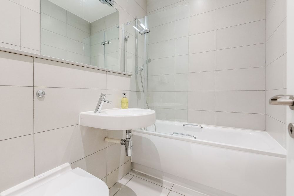 Stylish 3 Bed 3 bath in Kens High St Luxury Apartment, 3 Bedrooms 19