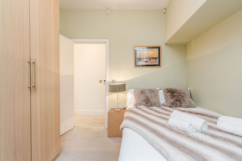 Stylish 3 Bed 3 bath in Kens High St Luxury Apartment, 3 Bedrooms 8