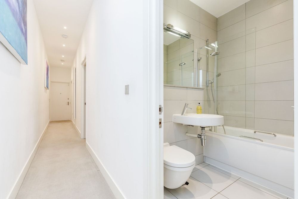 Stylish 3 Bed 3 bath in Kens High St Luxury Apartment, 3 Bedrooms 17