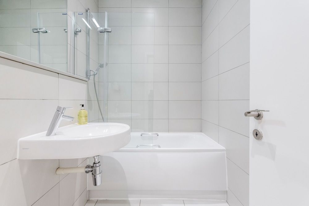 Stylish 3 Bed 3 bath in Kens High St Luxury Apartment, 3 Bedrooms 18