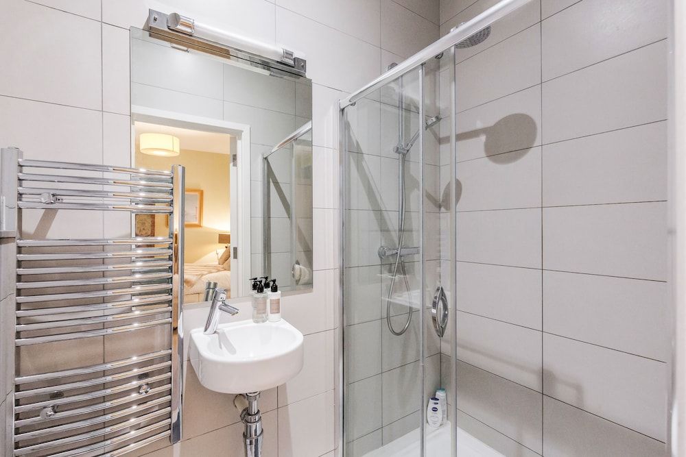 Stylish 3 Bed 3 bath in Kens High St Luxury Apartment, 3 Bedrooms 16