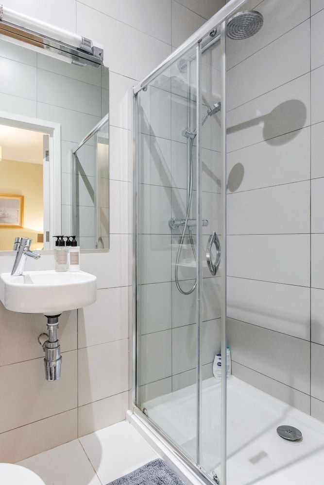 Stylish 3 Bed 3 bath in Kens High St Luxury Apartment, 3 Bedrooms 15