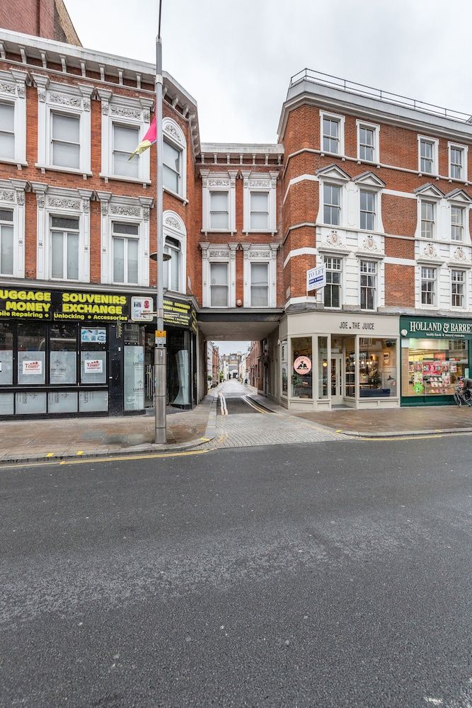 undefined Stylish 3 Bed 3 bath in Kens High St 3